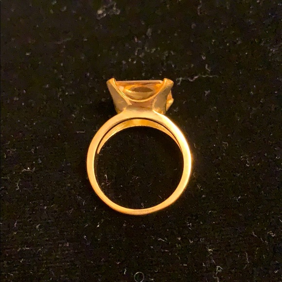 Decorative gold toned vintage cocktail ring - Picture 3 of 3